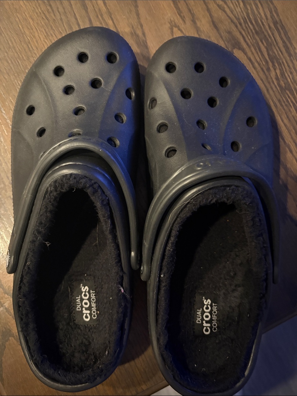 CROCS men’s Black Fuzzy-Lined Clogs